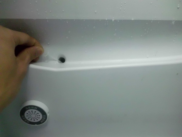 冰箱有水漏地上了,西门子冰箱冷藏室有水珠怎么回事