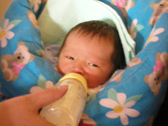 乳腺不通爸爸能帮忙吸通吗,乳腺不通可以由成年人吸通吗