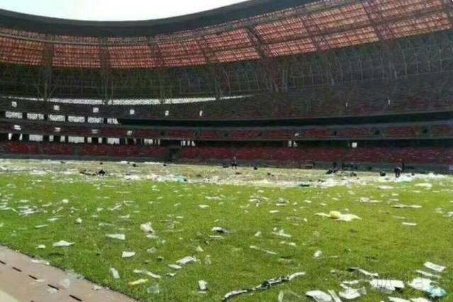 张学友演唱会草坪被踩坏,张学友取消3场演出