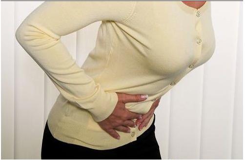 女生老是胃胀怎么回事,女人经常胃胀肚胀怎么回事