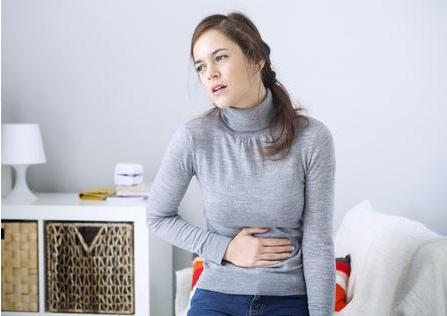 女生老是胃胀怎么回事,女人经常胃胀肚胀怎么回事