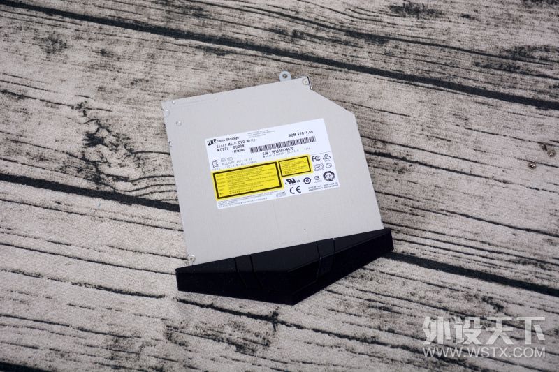 这才是游戏手机该有什么样的样子,微星宙斯盾钛3主机