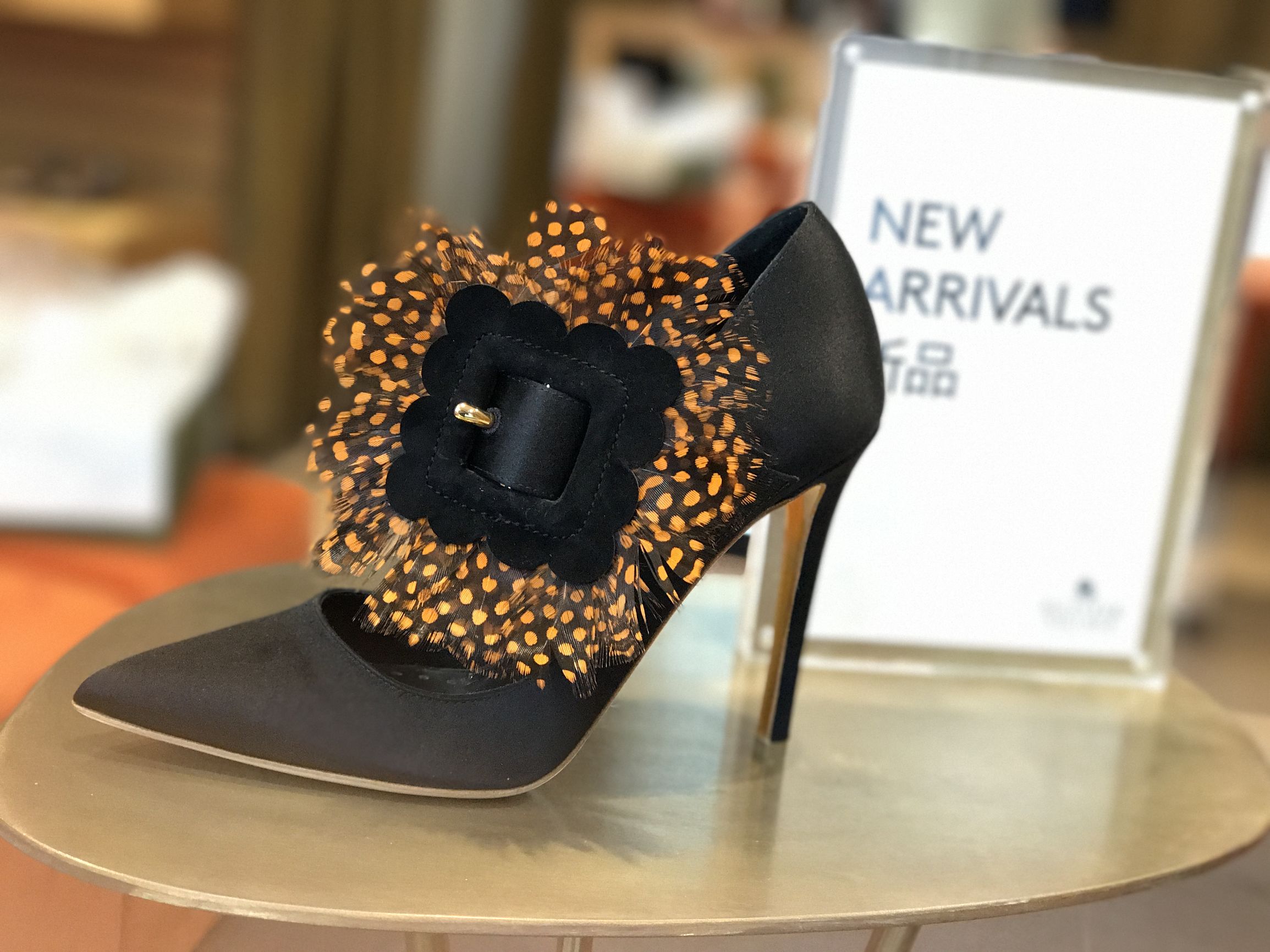 镶金边的高跟鞋！凯特妃最爱，老佛爷钦点，女星们集体买买买！