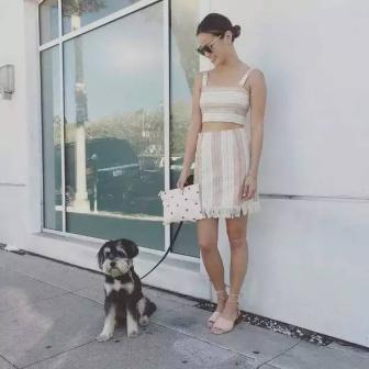 我可不信，黑，穿衣服土掉渣！这锅这肤色可不背