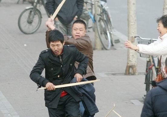 两个好兄弟为了个美女要决斗怎么办？在线等，挺急的！