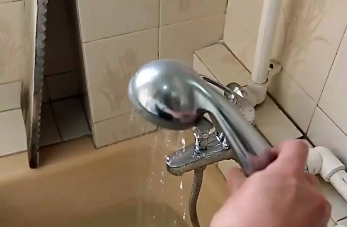 楼层高水压低洗澡水放不出来,楼层高水压低的解决方法