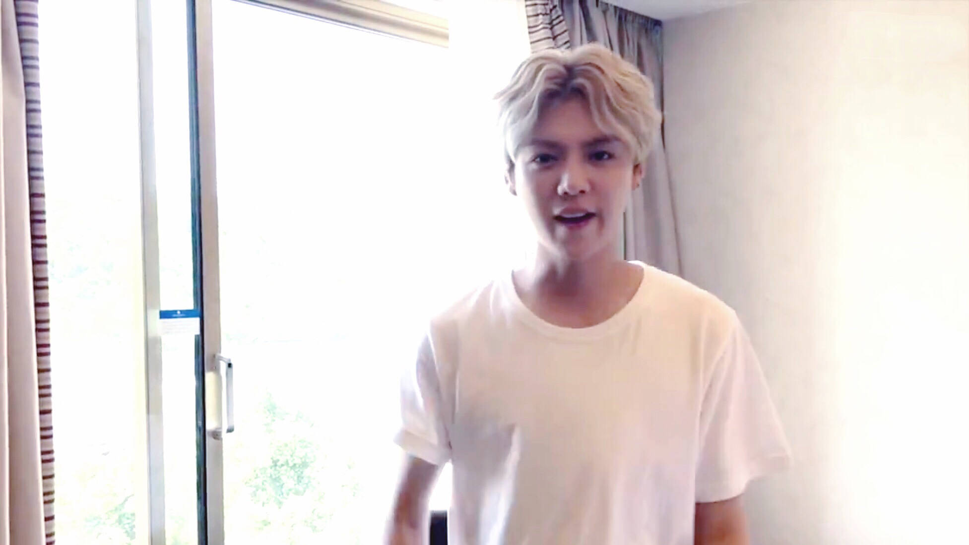 鹿晗路人视角惊呆路人,鹿晗看关晓彤男友视角的照片