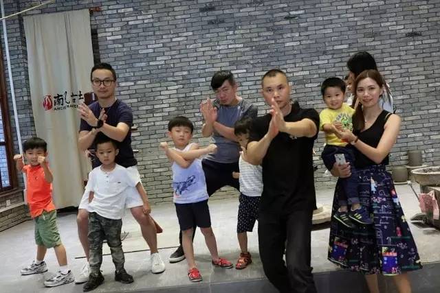 陪伴就是最长情的告白，周末，带儿子到佛山“小台湾”度个假