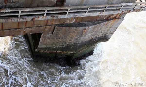 大海中的一个孤岛,大海中的微型小岛