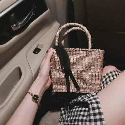 最近整个时尚圈都中了这个包包的毒！