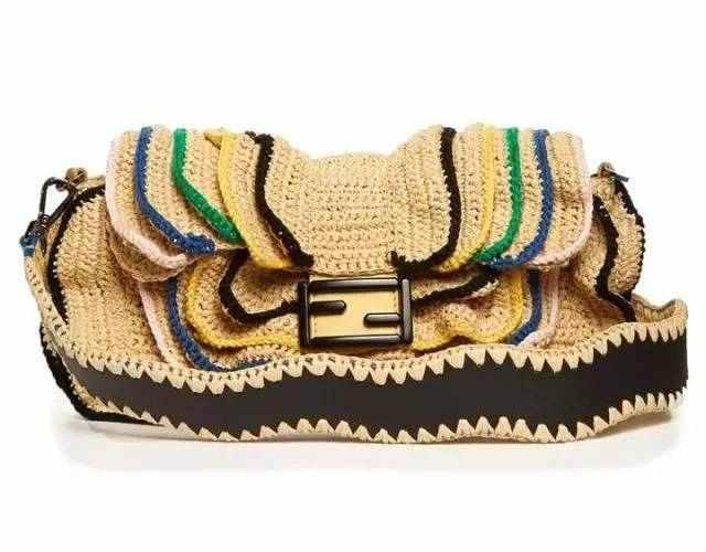 最近整个时尚圈都中了这个包包的毒！