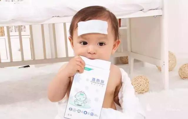 8个月宝宝发烧退热贴管用么,宝宝额头摔肿了用退烧贴可以吗