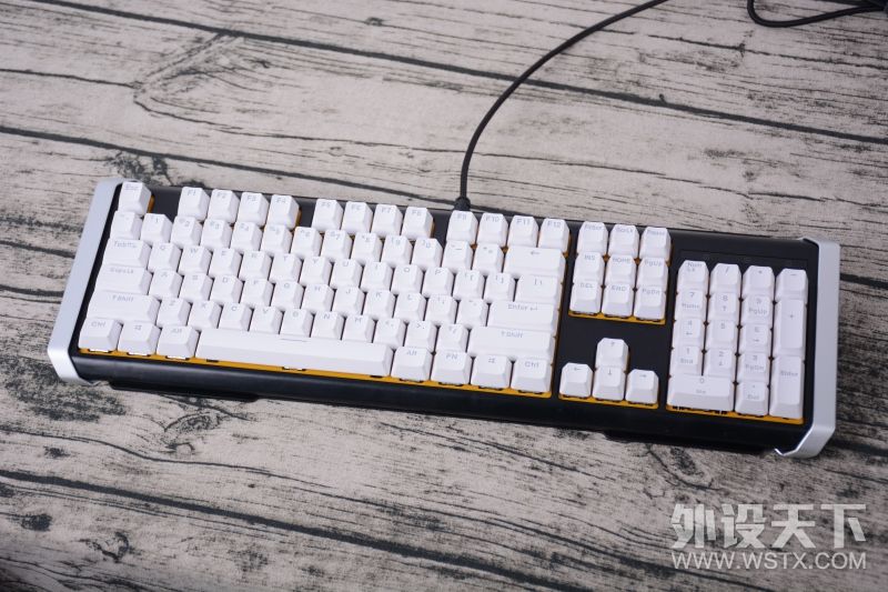 这才是游戏手机该有什么样的样子,微星宙斯盾钛3主机