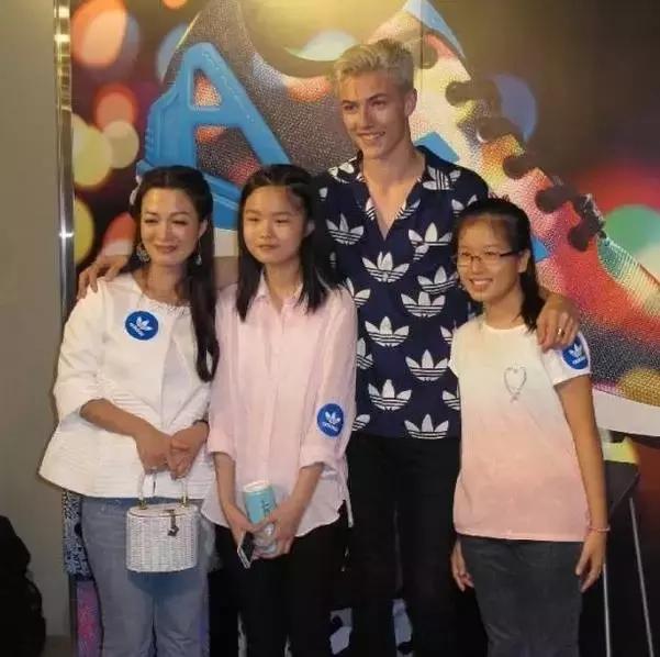 她当红时息影如今风韵犹存,她当红时息影经商成富婆