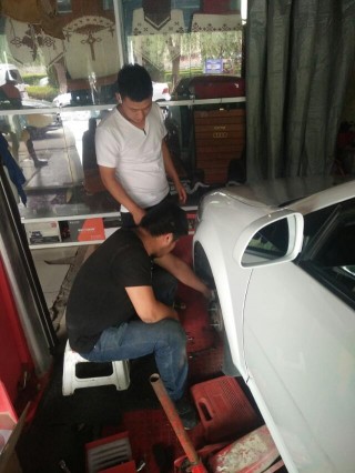 别克凯越更换后刹车片教程,凯越525x如何检查刹车片是否该换