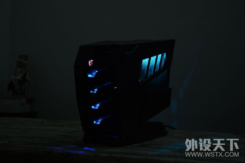 这才是游戏手机该有什么样的样子,微星宙斯盾钛3主机