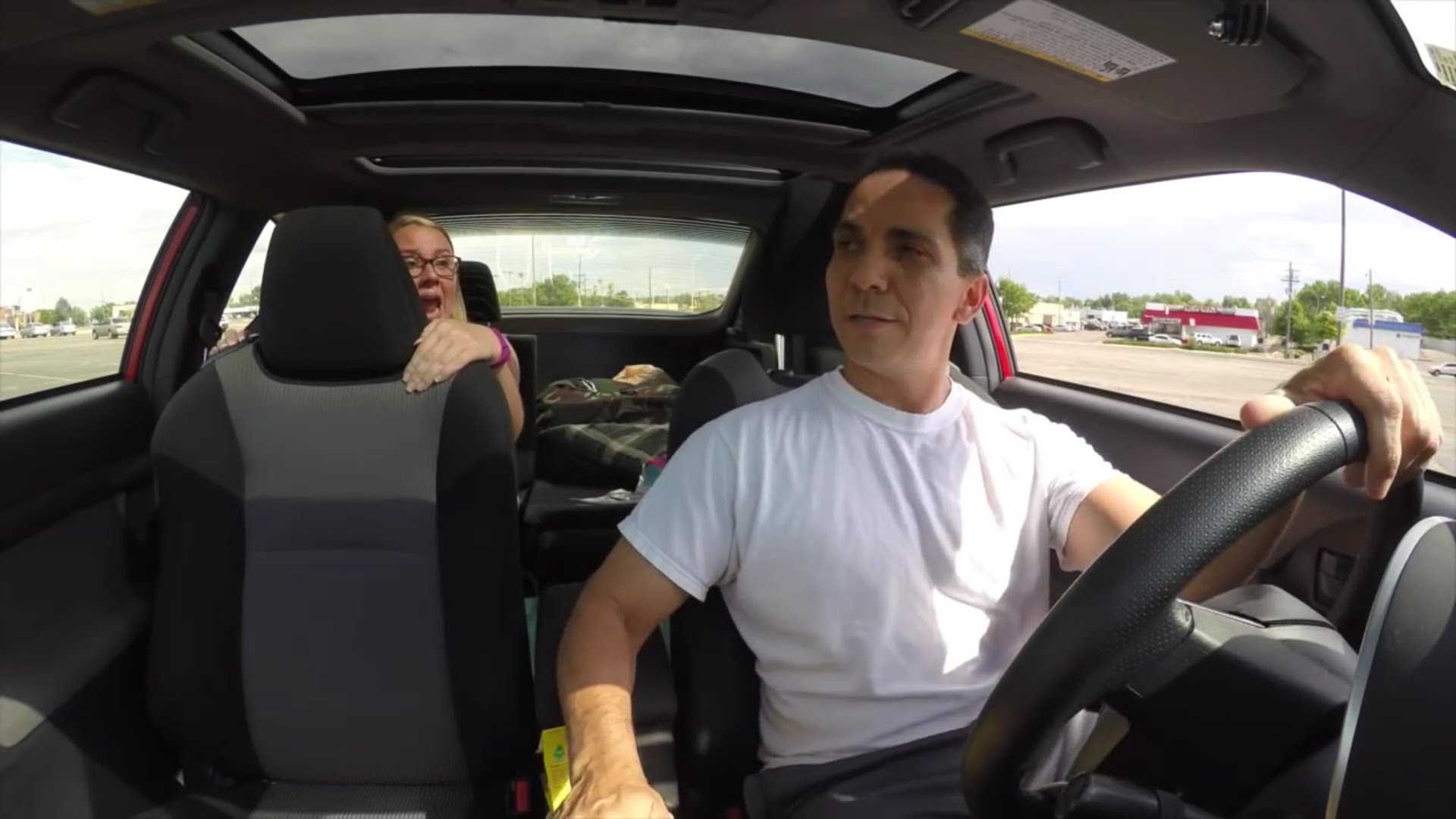 上了人贩子的出租车怎么办,上了歹徒的车怎么自救