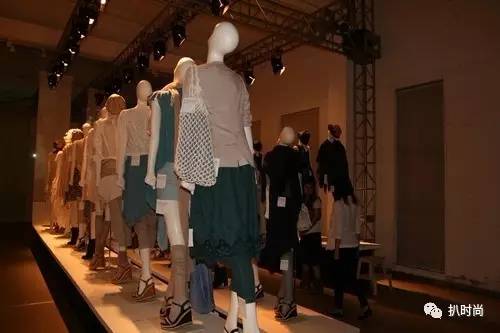 衣服批发过来卖不出去怎么清仓,衣服批发卖不出去