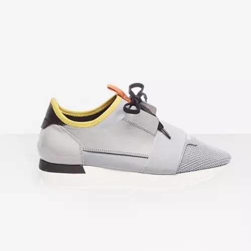 杨幂的最近穿的运动鞋,杨幂穿的薄荷绿运动鞋