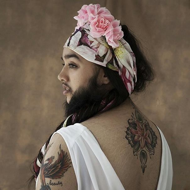 三十多岁女人像长了胡子,26岁女生长小胡子会自己消失吗