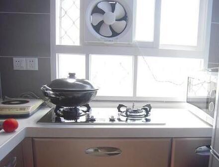 饭店厨房用油烟机好还是排气扇好,农村厨房油烟机和排风扇哪个实用