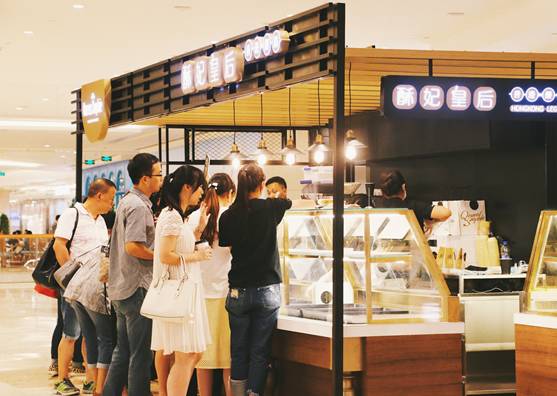 鼓起勇气踏入“武汉天地”剪头发，没想到却被“搞”大了肚子……