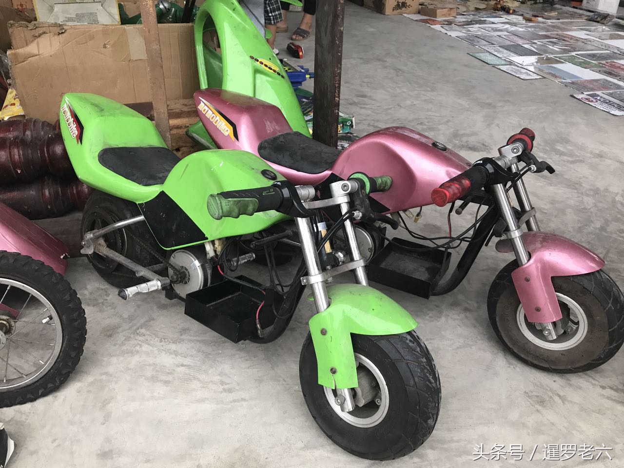 泰国旧货车型刮胡刀、乳胶枕头、游戏卡都有，玉镯子值30万不？