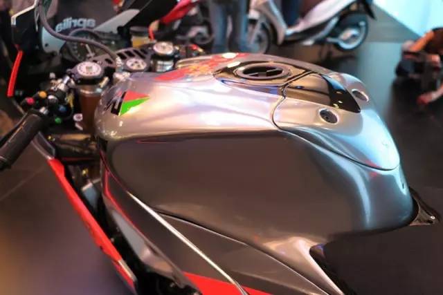 rsv4factory和v4s赛道实测,新款rsv4赛道测评