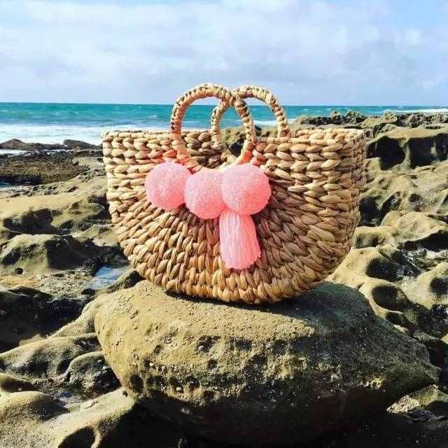 最近整个时尚圈都中了这个包包的毒！