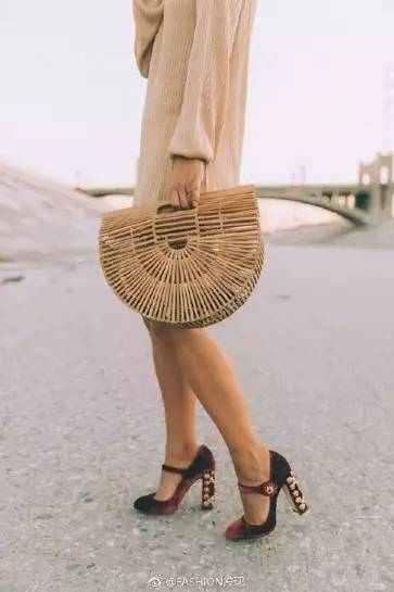 最近整个时尚圈都中了这个包包的毒！