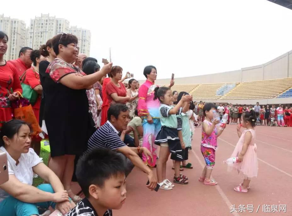 今天临泉体育场视频,临泉体育场拳击队员