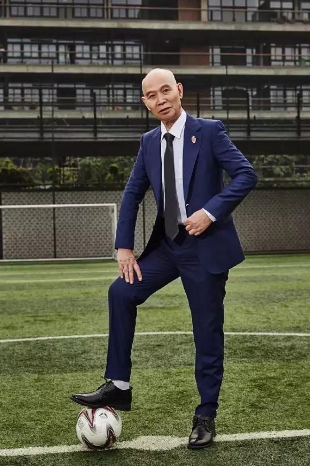 这个爆眼子老头搞事情搞到泰国去了，三台人民想对你说：雄起！