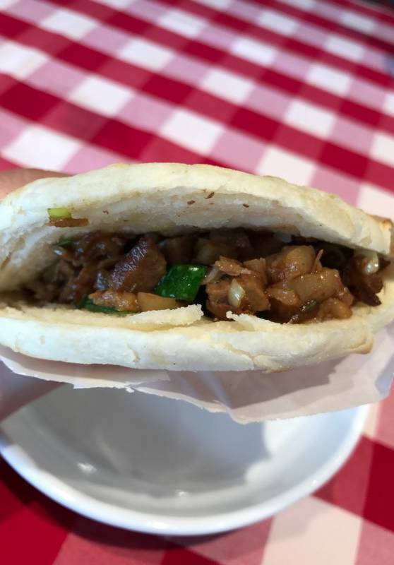 鼓起勇气踏入“武汉天地”剪头发，没想到却被“搞”大了肚子……