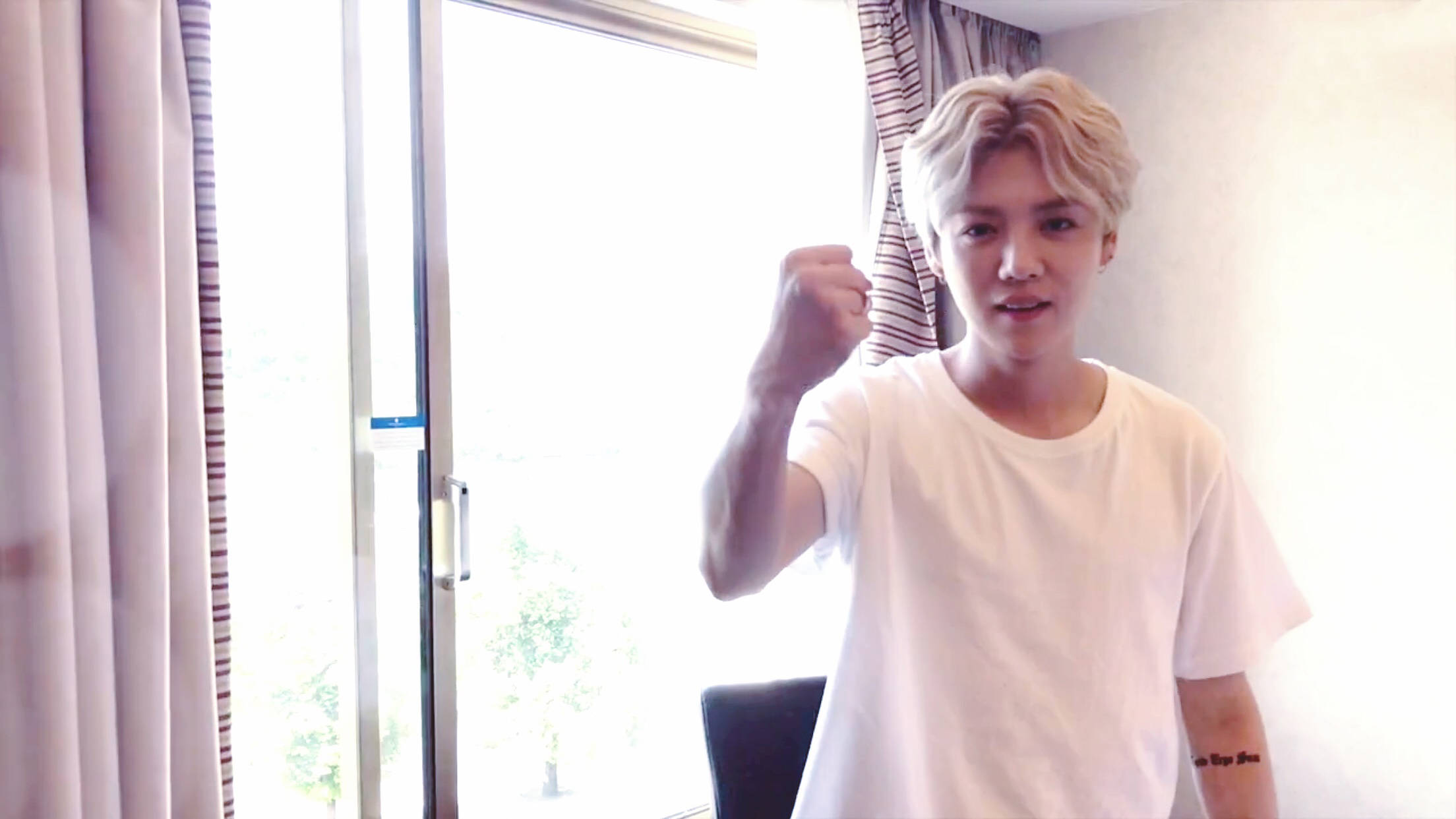 鹿晗路人视角惊呆路人,鹿晗看关晓彤男友视角的照片