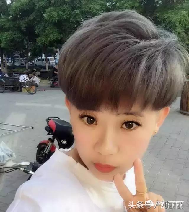 今年流行的发型中发,今年流行新式发型