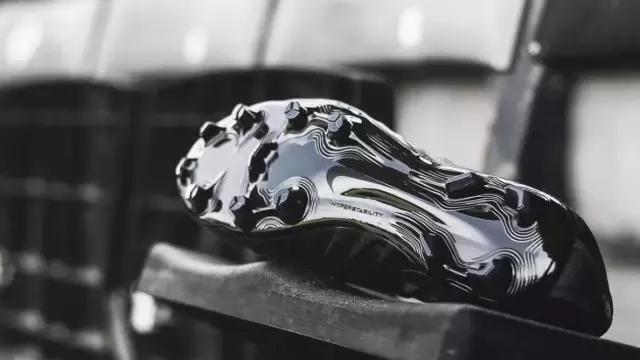 命里无它别恨它，为什么专属“高玩”的限量TiempoLegendVII是铂金黑？