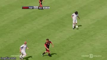 假摔，他们是认真的！下面请欣赏绿茵影帝们的精彩个人秀！