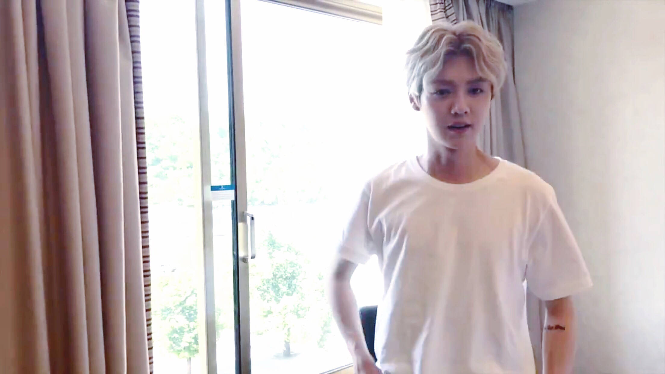 鹿晗路人视角惊呆路人,鹿晗看关晓彤男友视角的照片