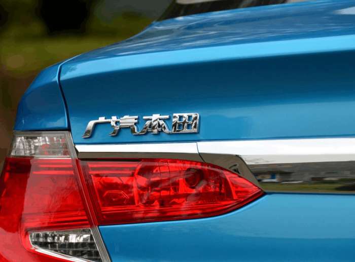 本田更换的原厂件和原车一样吗,本田换一个车标多少钱