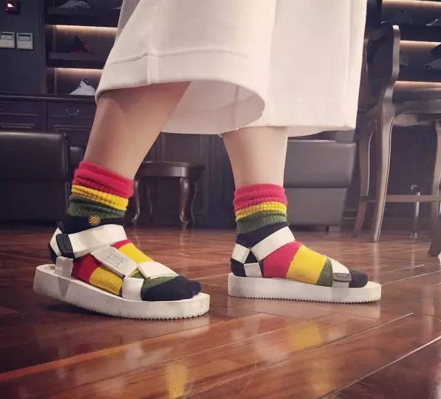 作为一个有品位的女人,品质生活从一双拖鞋也可以开始