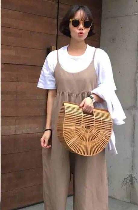 最近整个时尚圈都中了这个包包的毒！