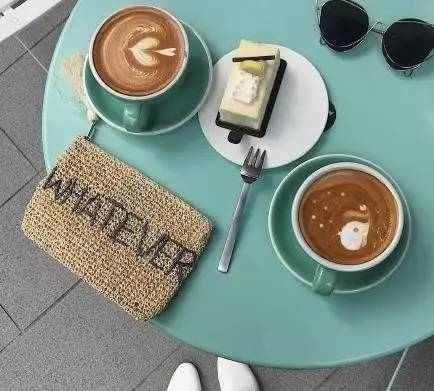 最近整个时尚圈都中了这个包包的毒！