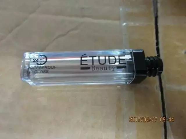 你花高价代购回来的资生堂成本只要几毛钱！这个脏乱差的造假小作坊却因此利润直翻100多倍