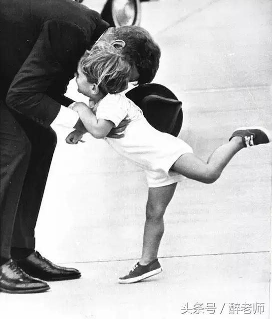 杰奎琳穿着带血的衣服,杰奎琳的眼泪音频