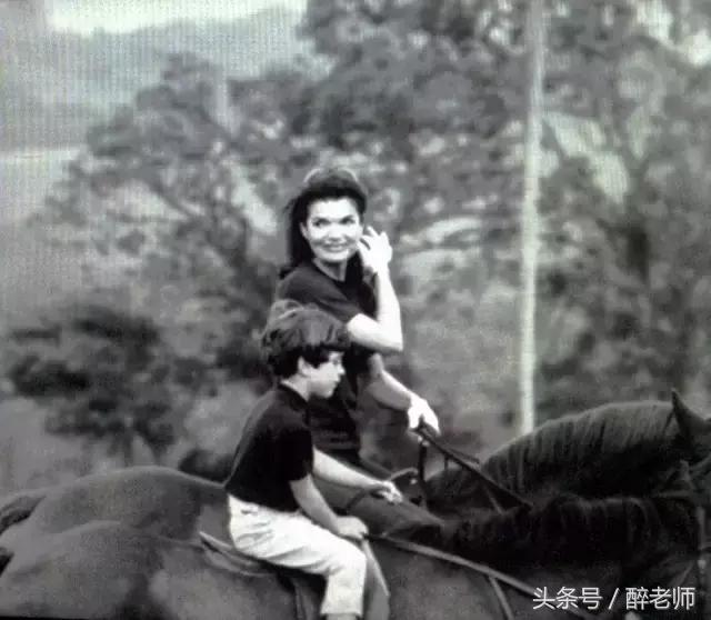 杰奎琳穿着带血的衣服,杰奎琳的眼泪音频