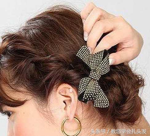 适合夏天扎的简单盘发,特别热的天怎么扎头发