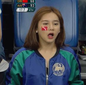 女生足球好看动作,女孩子足球踢得好厉害的视频