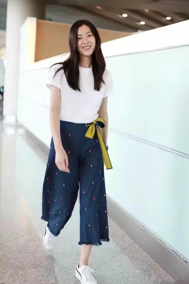 杨幂的最近穿的运动鞋,杨幂穿的薄荷绿运动鞋