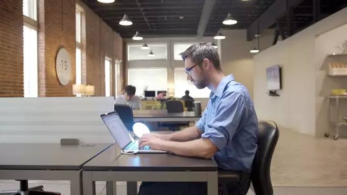 能让你随时随地脉动回来的，除了饮料，还有这款灯