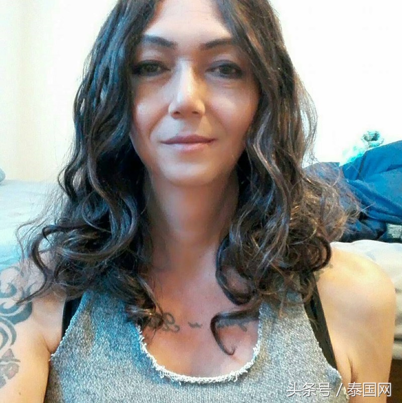 前泰国足球啦啦队社团主席追求自我，变性成为性感女人！